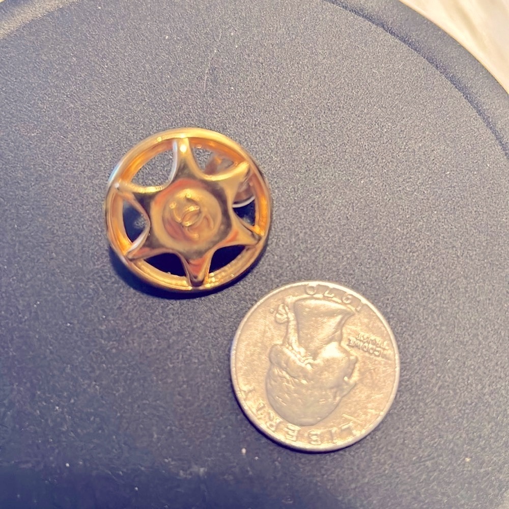 🔥CHANEL🔥24K Gold Plated Vintage Clip On Earrings🔥 - Picture 7 of 10
